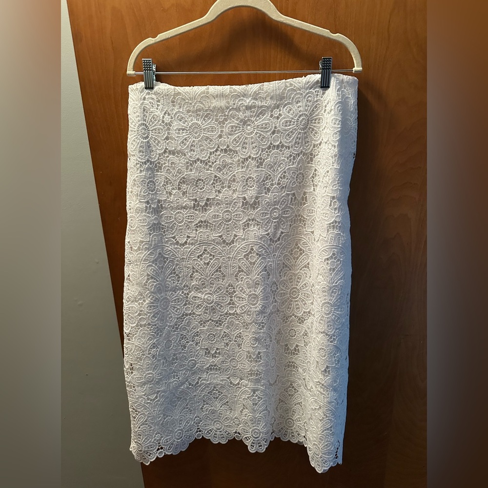 Abercrombie & Fitch White Floral Lace Pencil Skirt
